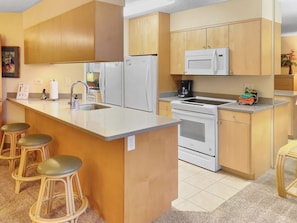 Fridge, microwave, oven, stovetop - Maui Sunset A415: 1 BR, 2 BA Condominium in Kihei, Sleeps 5 (Kihei)