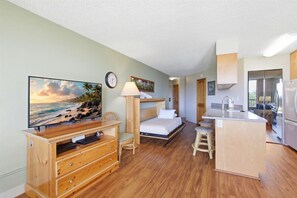 1 bedroom, iron/ironing board, free WiFi, bed sheets - Maui Sunset Vacation Rentals A516 ocean view (Kihei)