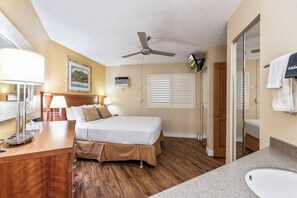 1 bedroom, iron/ironing board, free WiFi, bed sheets - Maui Sunset Vacation Rentals B212 (Kihei)