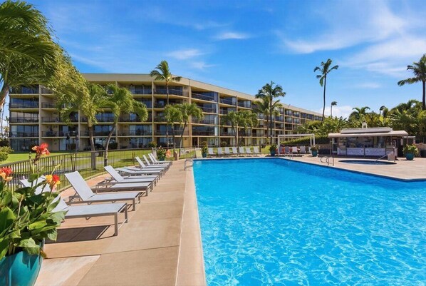 A heated pool - Maui Sunset Vacation Rentals B414 (Kihei)