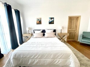 Deluxe dubbelrum - utsikt mot trädgården | Sängtillbehör av högsta kvalitet och Select Comfort-madrasser