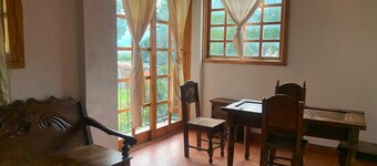 Hostal Dulces Sueños, Calle Santander, 50 meters before reaching Lake Atitlan