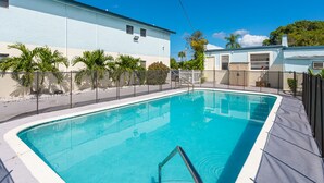 Unclassified image, 2 of 9, button - Seven Palms Hotel & Apartments (Lake Worth)