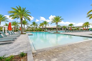 Piscina all'aperto, una piscina riscaldata