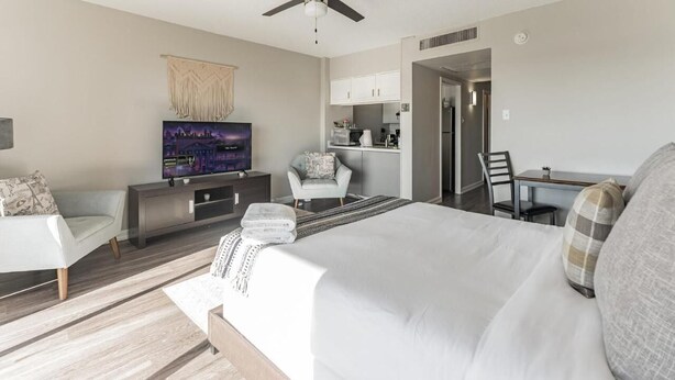 Economy Apartment (1 Bedroom) | 1 bedroom, iron/ironing board, bed sheets - Single Bedroom Flat With Beautiful River Views (Memphis)