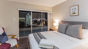 Basic Apartment (1 Bedroom) | 1 bedroom, iron/ironing board, bed sheets - Single Bedroom Flat With Beautiful River Views (Memphis)