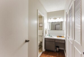 Suite (1 Bedroom) | Kamar mandi