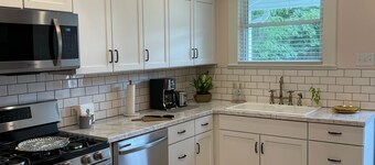 4 Bedroom, 3 Full Bathrooms - 10 Minutes to Starved Rock!