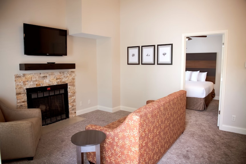 Hotel Family Loft Suite. 1k2q Washer/dryer. 10 Min To Downtown!! - Omaha, NE
