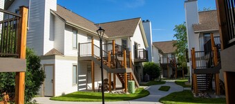 Hotel Family Loft Suite.  1K2Q Washer/Dryer. 10 min to downtown!!