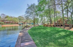 المنطقة المحيطة بالمنشأة