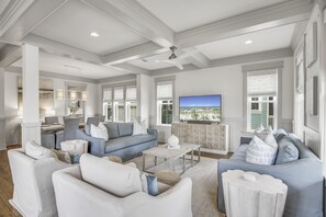 Smart-TV, DVD-spiller og bøker