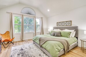 4 bedrooms, iron/ironing board, travel cot, WiFi - Cottonwood Heights Escape: Near Hiking & Skiing (Cottonwood Heights)