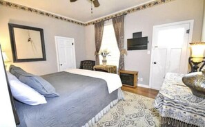 2 bedrooms, iron/ironing board, WiFi, bed sheets - Veranda Suite - 2 Bedrooms, Private Bath (Mena)