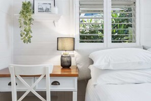 2 bedrooms, desk, iron/ironing board, WiFi