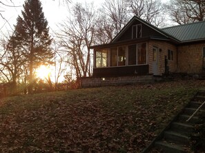 Exterior detail - UP NORTH COTTAGE Chanhassen (Chanhassen)