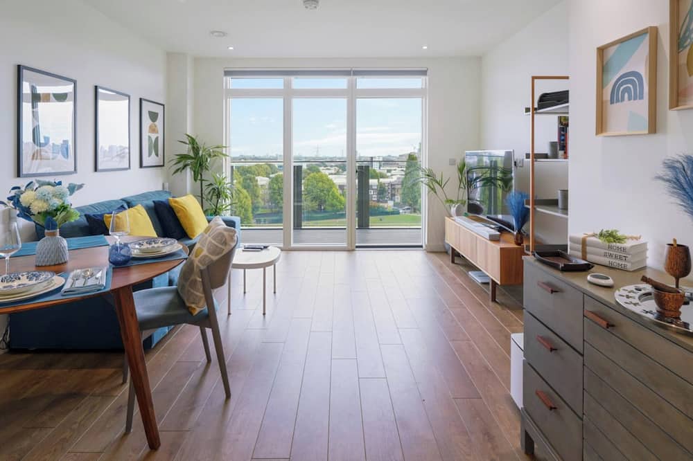 Skyline View 1 Bed Apartment Sleeps 2 - Balcony - Dry Cleaners