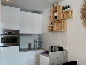 Microwave, dishwasher