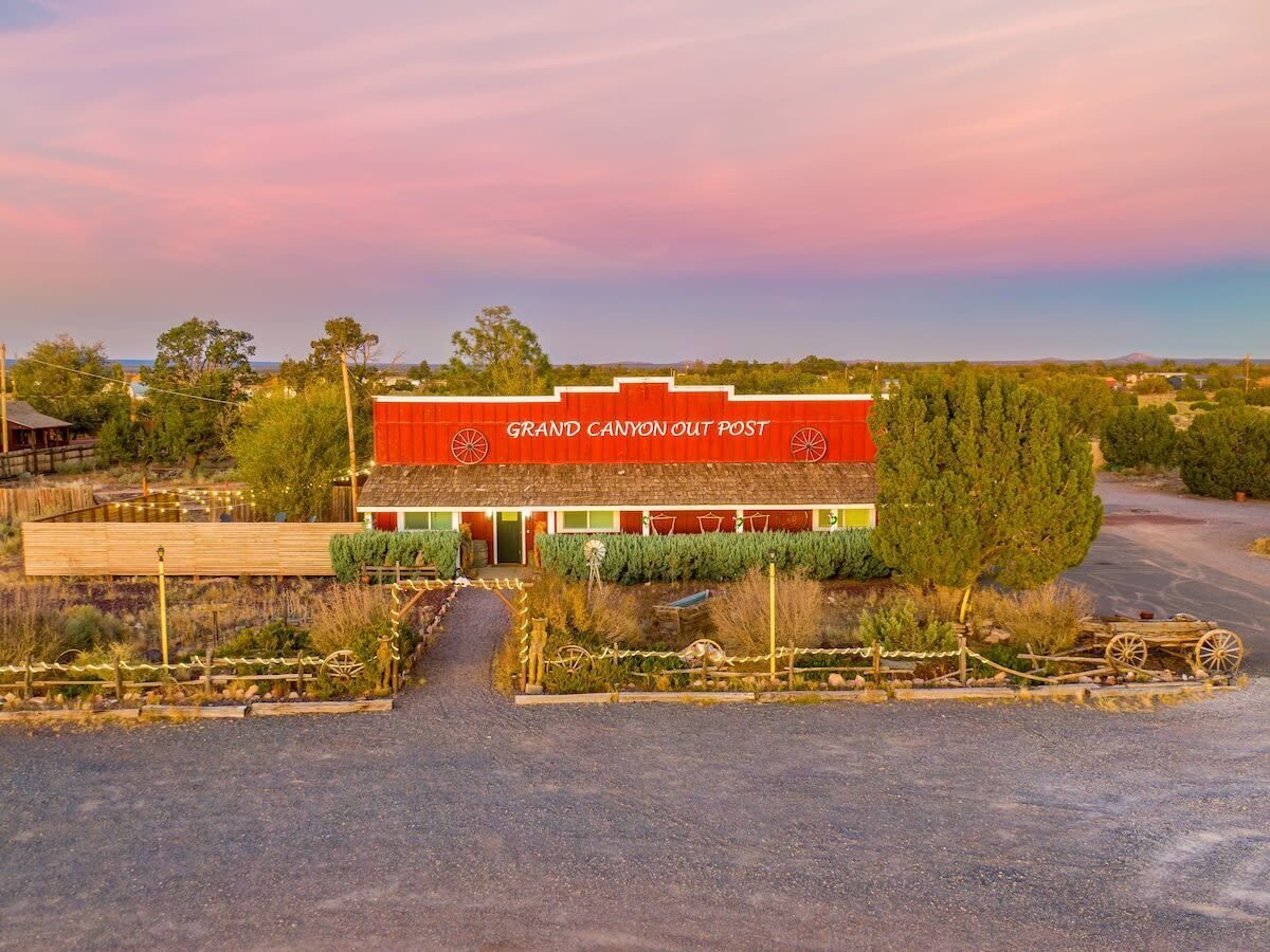 Grand Canyon Adventure Base: 4BR Home with Games