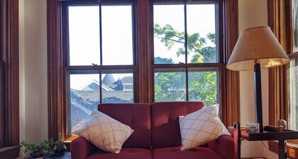 Flamingo Suite (Downtown Wolfville)