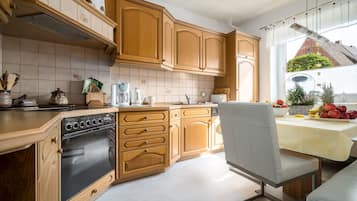 Kühlschrank, Ofen, Herdplatte, Geschirrspüler