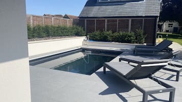 Piscina externa, piscina aquecida