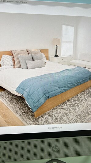 3 habitaciones, tabla de planchar con plancha y cuna de viaje 