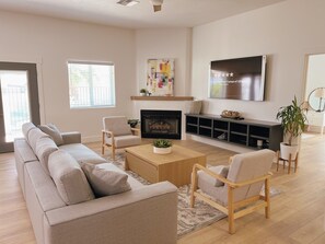 Smart TV, fireplace