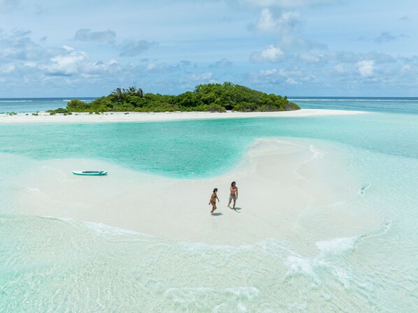 Private beach nearby, white sand, free beach shuttle, sun-loungers