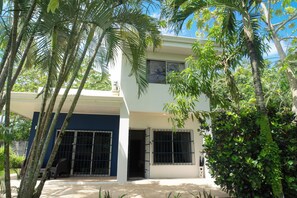 Exterior - Casa Azul· Stylish Home Steps from the Beach (Esterillos Este)