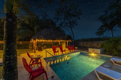 Casa Azul· Stylish Home Steps from the Beach