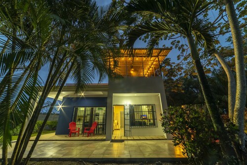 Casa Azul· Stylish Home Steps from the Beach