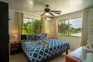 3 bedrooms, iron/ironing board, free WiFi, wheelchair access - Casa Azul· Stylish Home Steps from the Beach (Esterillos Este)