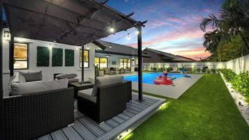 Piscina all'aperto, una piscina riscaldata