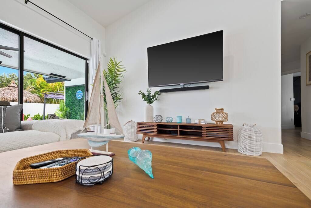 Smart TV, fireplace, video games, stereo
