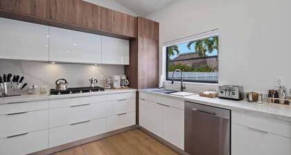 Villa Paradise ~ Miami Lux Gem ~ Heated Pool ~ Game Room