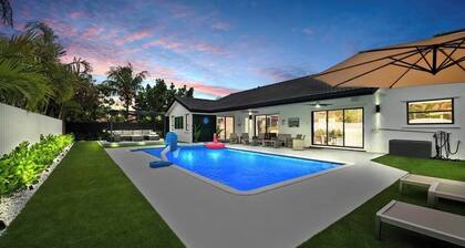 Villa Paradise ~ Miami Lux Gem ~ Heated Pool ~ Game Room