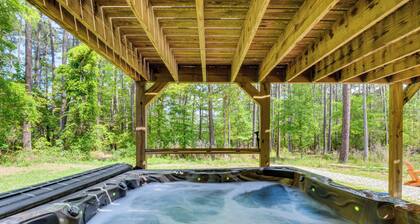 Waterfront Townville Home: Hot Tub & Lake Access!