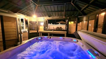 Bain à remous extérieur