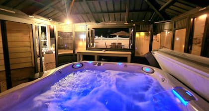 Private Hot Tub- Schooner Villa by the Bay