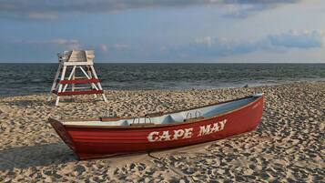Beach nearby, sun-loungers, beach towels