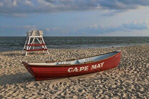 Beach nearby, sun-loungers, beach towels