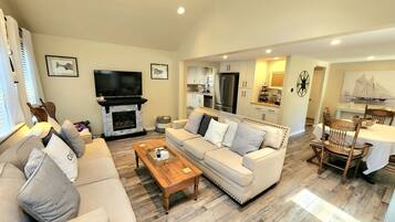 Smart TV, fireplace, stereo