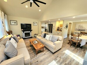 Smart TV, fireplace, stereo