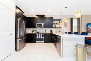 Private kitchen - 9312 SH - Champions Gate - Unique High end 8 Beds (Davenport)