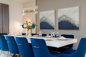 Casa, varias camas (9312 SH - Champions Gate - Unique Hig) | Restaurantes