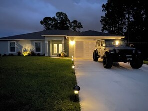 Exterior - Joyful 4 bed 2 bath home in the beautiful Port St.Lucie (Port St. Lucie)