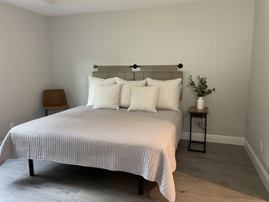4 habitaciones, escritorio, tabla de planchar con plancha y wifi gratis 