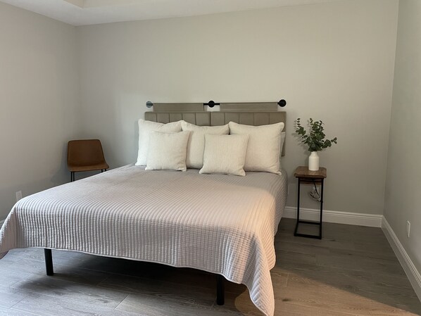 4 bedrooms, desk, iron/ironing board, free WiFi