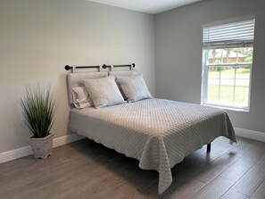 4 habitaciones, escritorio, tabla de planchar con plancha y wifi gratis 